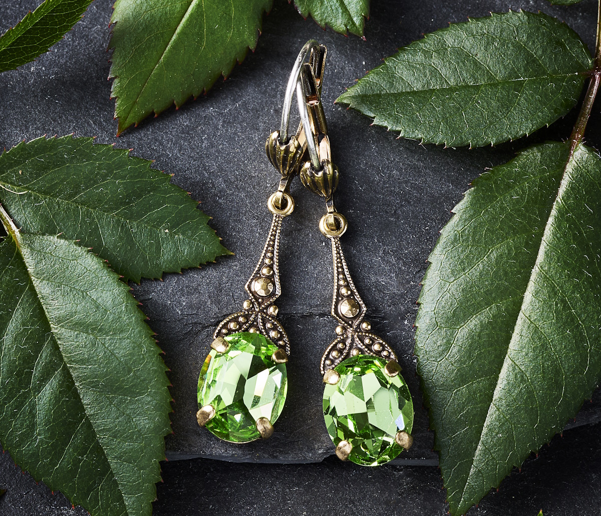 Ohrringvielfalt und Ketten